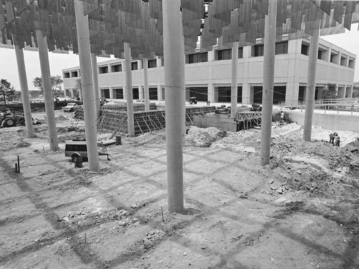 Sombrilla under construction