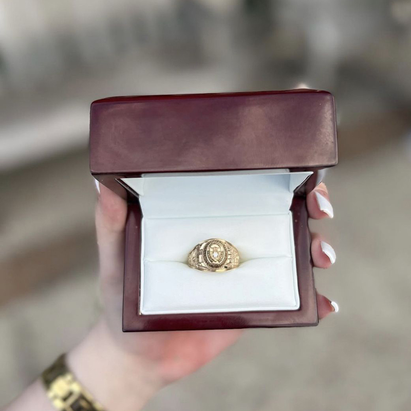 Women's UTSA ring in box
