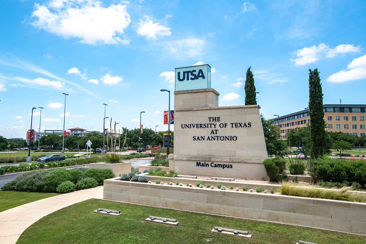 UT San Antonio Monument