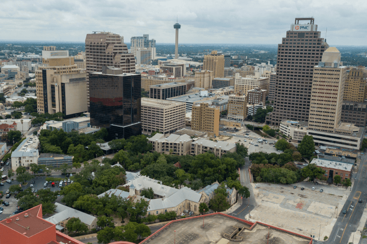 Off-Campus Dining in Downtown